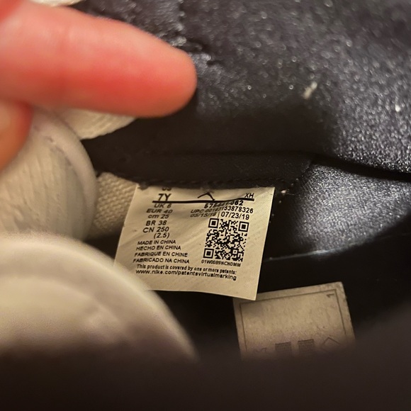 Jordan 1 Bloodline Kids - Picture 4 of 5